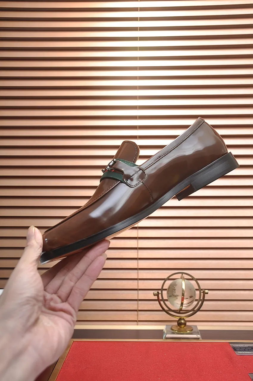 Factory price 540💶Italian top luxury men's shoe giant (GUCCI) (Gucci) (full cowhide lining) new arrival🍃Original European style🔰 Pleasant to the eye😍In order to make the shoes more durable and non-deformable🌀The production continues to follow traditional methods but there is still no lack of innovation💪The original sheepskin is chosen for the leather♻️Smooth, natural and exceptionally bright⭐Made of imported cowhide The rich man’s first choice 38-45 (45 customized)